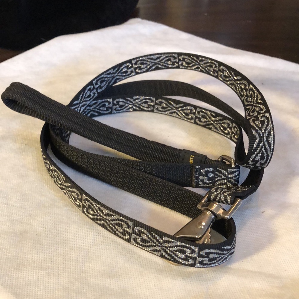 Lupine Pet 6’ metallic silver on black classic strap, lobster claw clasp